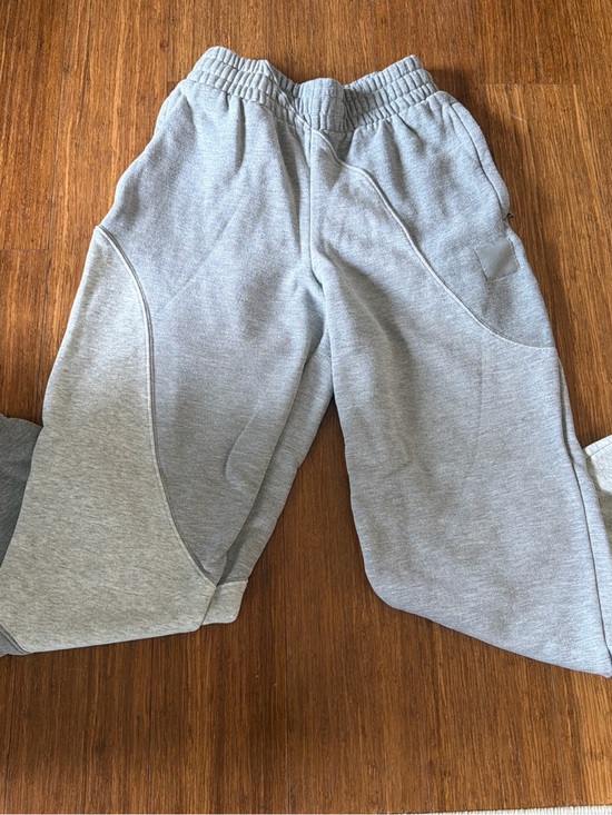 ALO Yoga Pants - ALO Yoga Kids Light Gray Jogger Sweatpants
